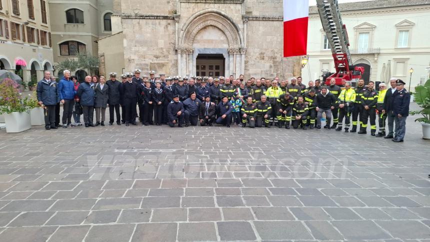 Santa Barbara, messa a San Giuseppe e tricolore sull'autoscala per i Vigili del fuoco