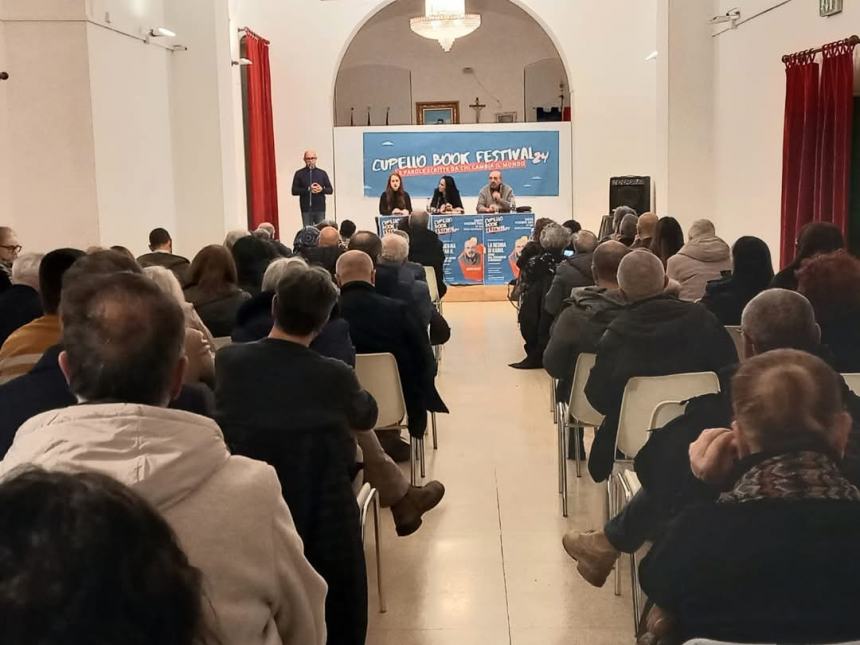 Al Cupello book Festival pienone per Vauro Senesi