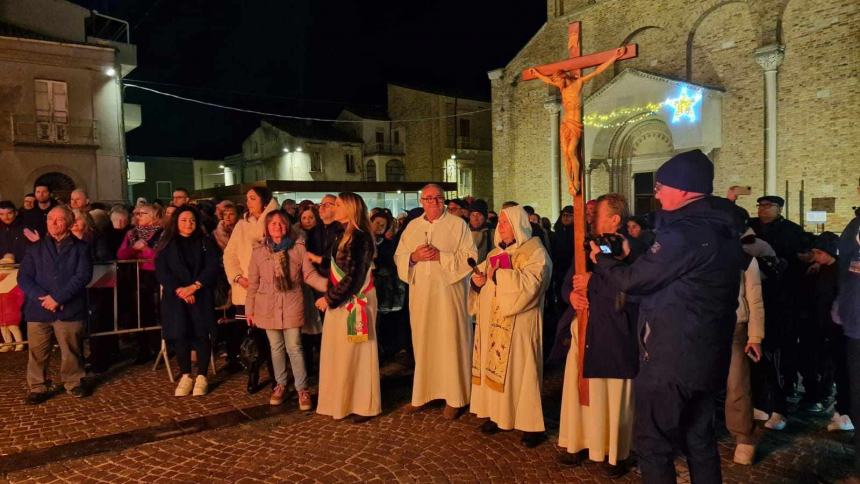 In tanti a San Salvo per il fuoco di San Tommaso e l'arrivo delle reliquie di San Vitale