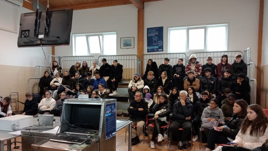 Italian port days: gli studenti di Vasto alle prese con le professioni marittime 