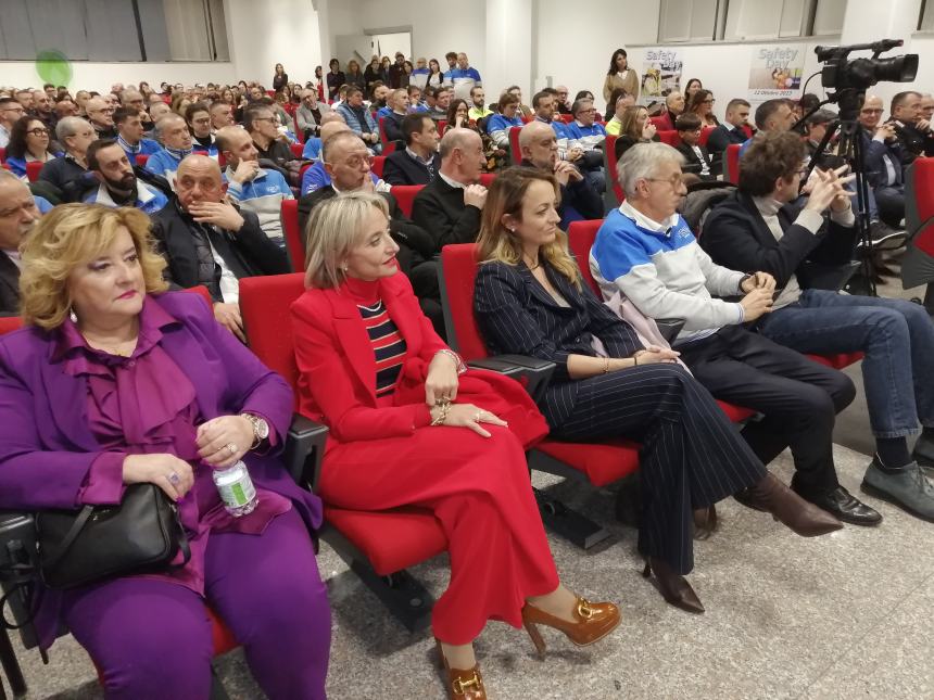 Festa di Natale in Pilkington, Marcovecchio: “Automotive in tempesta ma abbiamo velisti esperti”