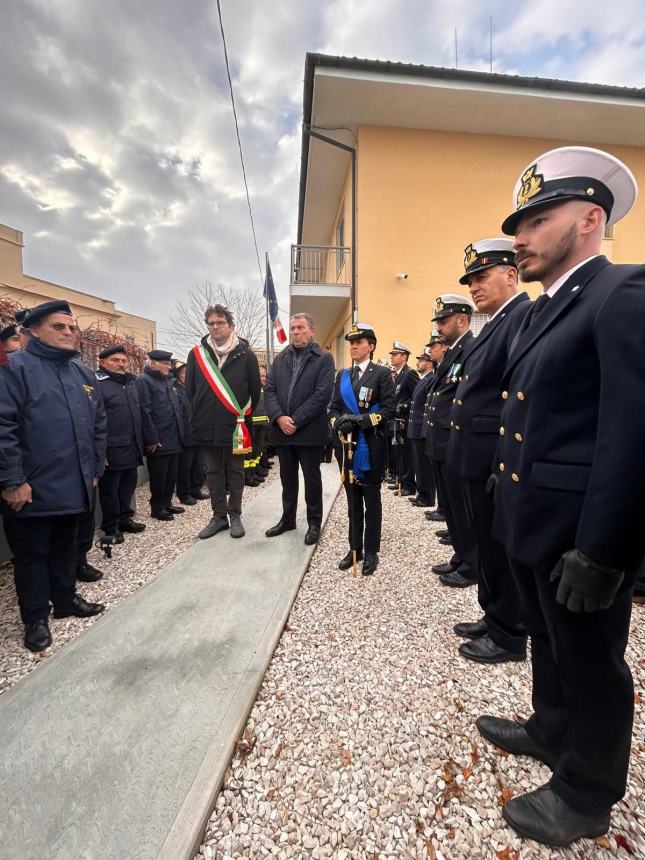 Santa Barbara, messa a San Giuseppe e tricolore sull'autoscala per i Vigili del fuoco