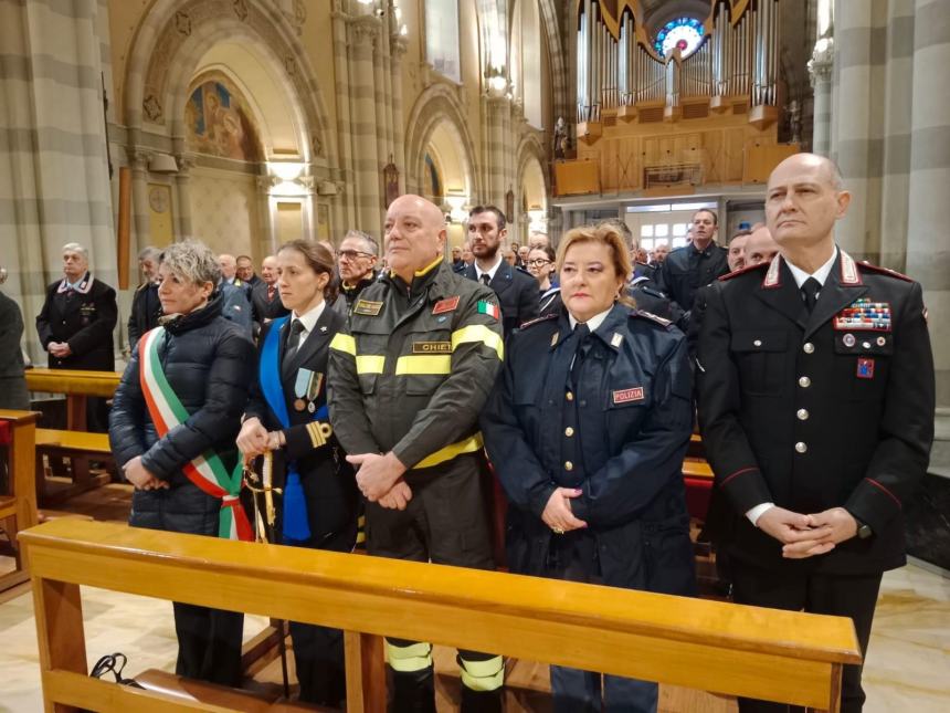 Santa Barbara, messa a San Giuseppe e tricolore sull'autoscala per i Vigili del fuoco