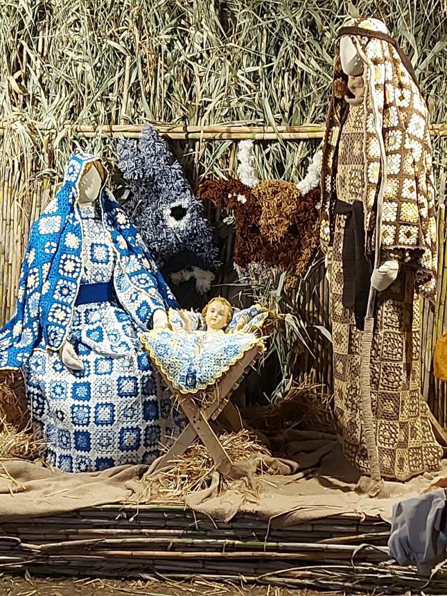 Mani che creano magia: il Presepe all'uncinetto di Campomarino