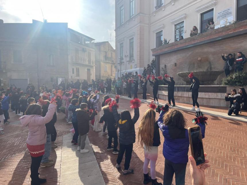 Inclusione: spettacolo a Monteodorisio con il flash mob degli alunni del "Cosimo Ridolfi"