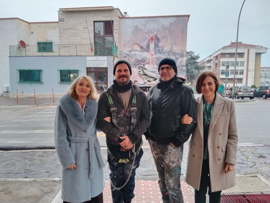 Il Pantini-Pudente abbellito con dei murales sulla facciata d'ingresso