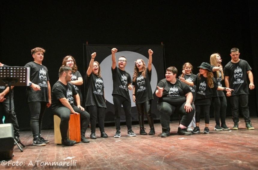 Al Teatro “Madonna dell’Asilo” in scena la band inclusiva “I MusicAbili”  