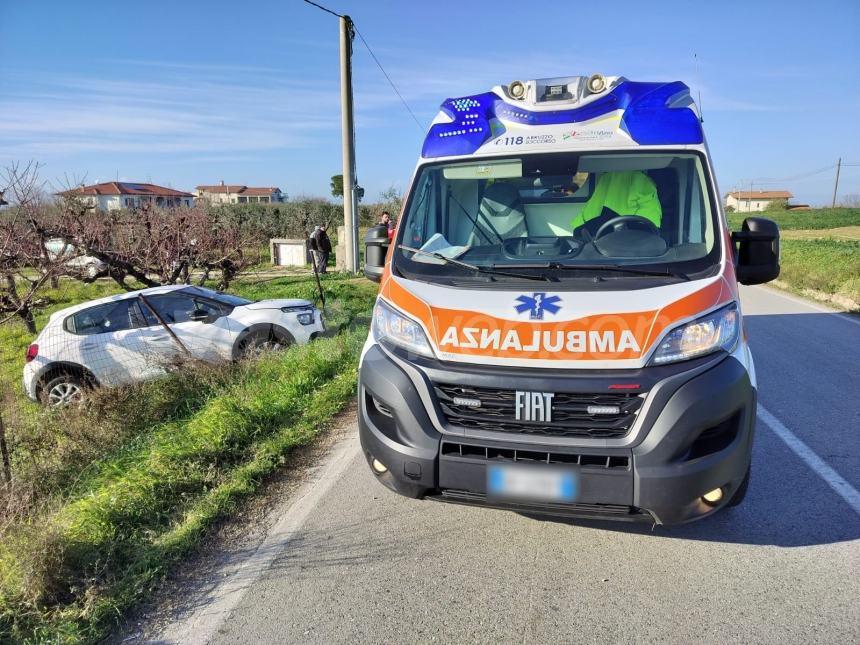 Scontro tra due vetture in via San Lorenzo, due feriti al San Pio