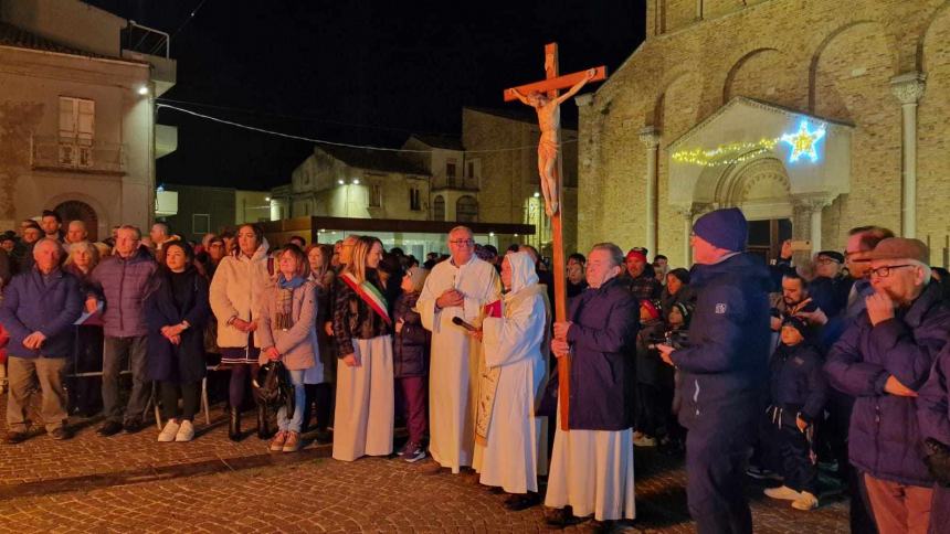 In tanti a San Salvo per il fuoco di San Tommaso e l'arrivo delle reliquie di San Vitale