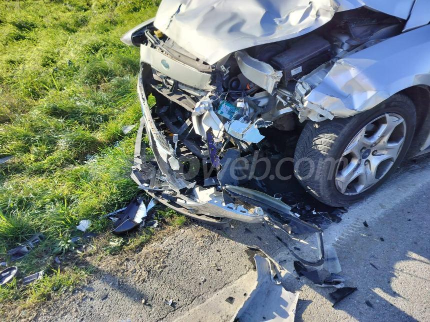 Scontro tra due vetture in via San Lorenzo, due feriti al San Pio