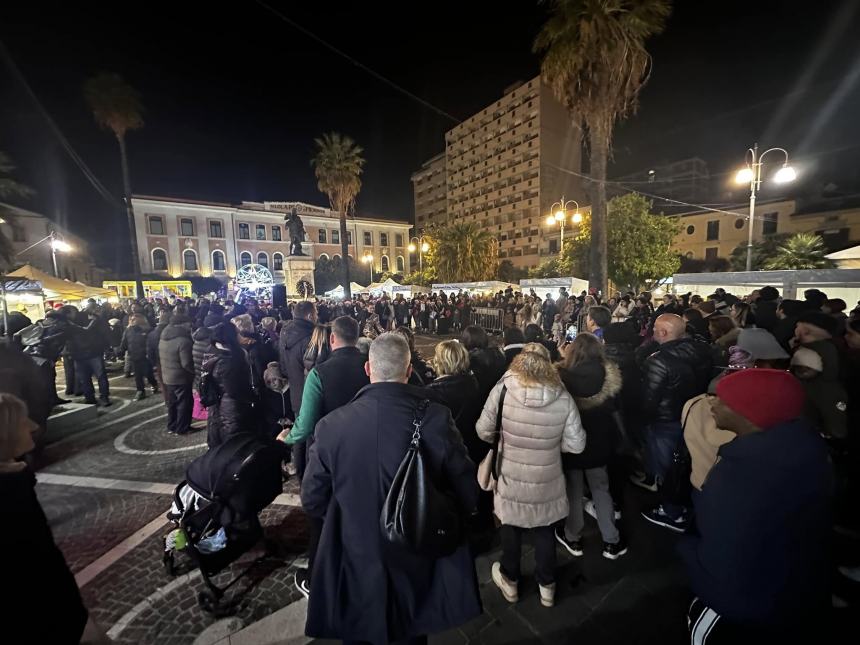 Natale a Termoli: inaugurato il grande albero