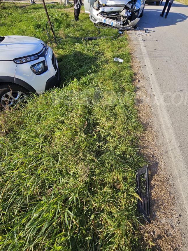 Scontro tra due vetture in via San Lorenzo, due feriti al San Pio