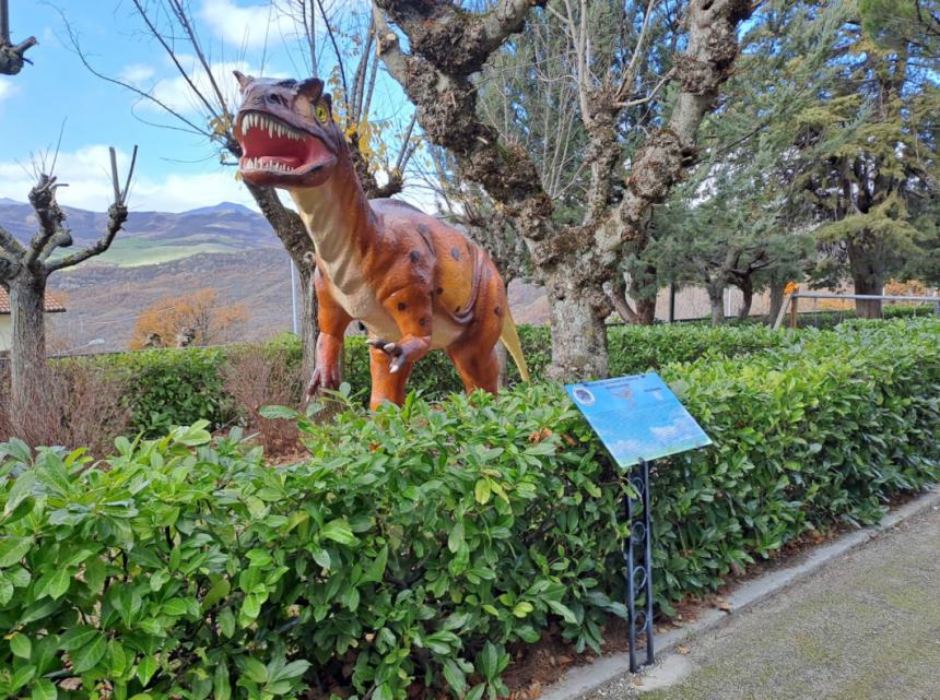 Inaugurato il “Parco dei Dinosauri d’Abruzzo”, uno spazio gratuito dedicato ai più piccoli