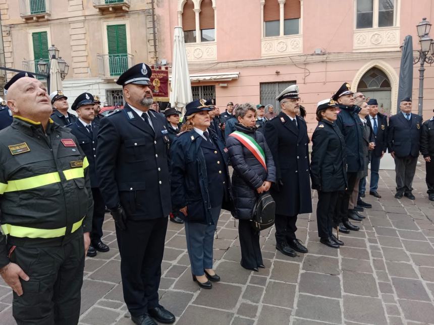 Santa Barbara, messa a San Giuseppe e tricolore sull'autoscala per i Vigili del fuoco