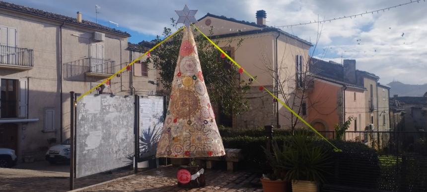 Il Natale mette in moto il gruppo "uncinettaie" di Piano San Giovanni