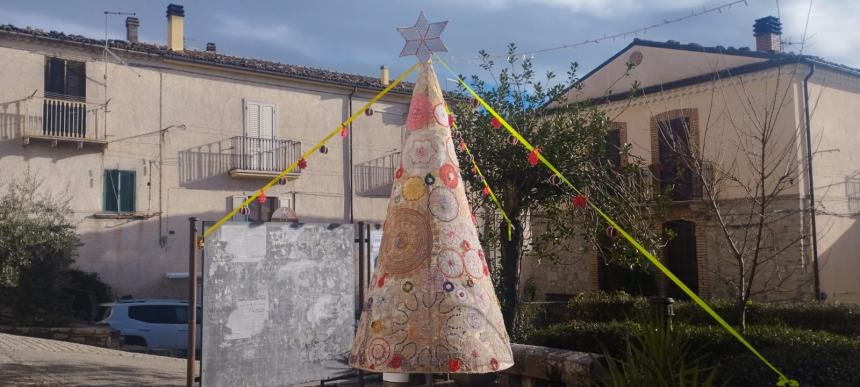 Il Natale mette in moto il gruppo "uncinettaie" di Piano San Giovanni