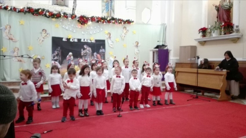 La recita dei bambini della scuola "Bambin Gesù"