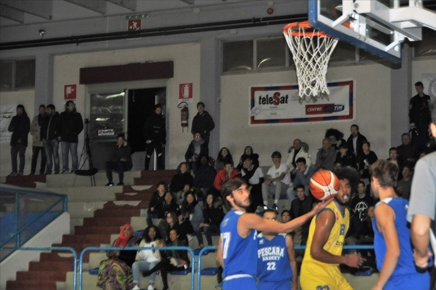 gara tra Italiangas Airino Basket Termoli e Pescara Basket