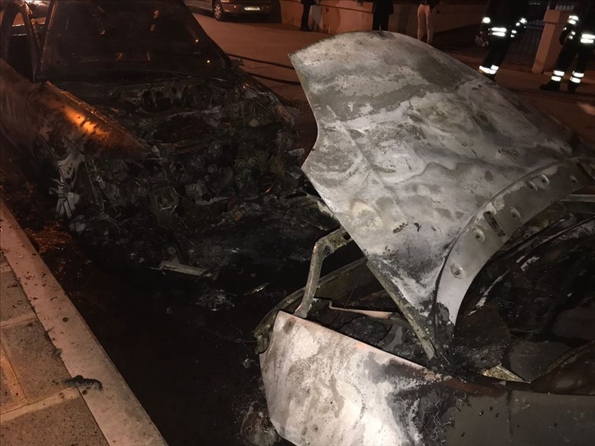 Audi distrutta dalle fiamme in Via Liquirizia