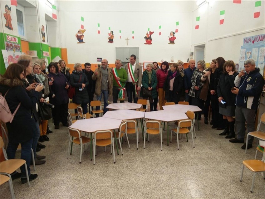 Una delegazione di docenti stranieri in visita alla scuola materna di Pollutri