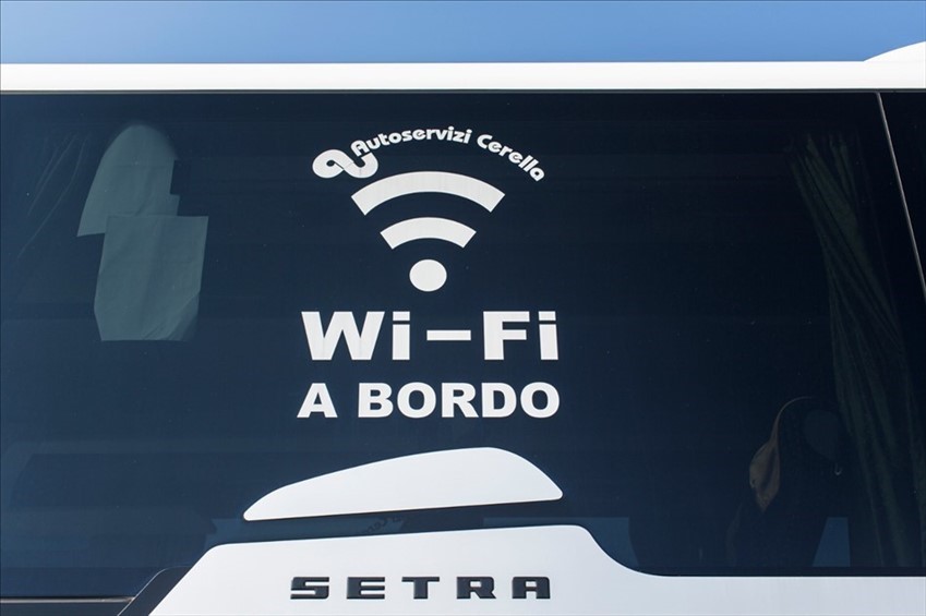 Autobus Cerella con servizio WiFi a bordo