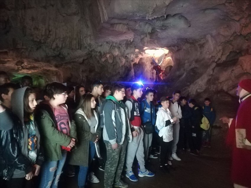 I ragazzi dell'Omnicomprensivo di Gissi in visita alle Grotte di Castelcivita