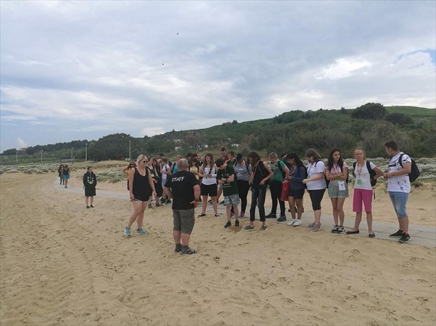 Studenti del Belgio sulla spiaggia di Casalbordino