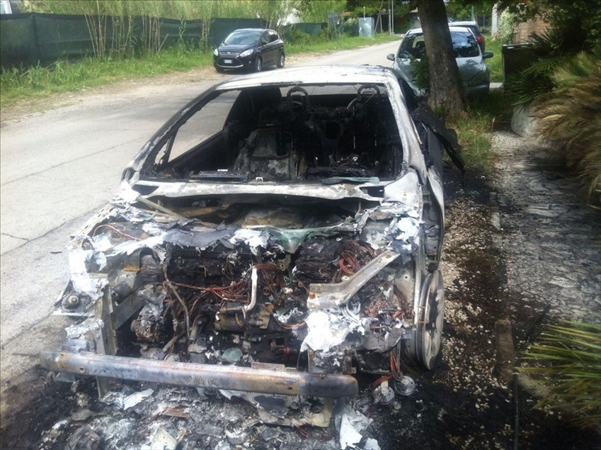 Auto incendiata a San Salvo