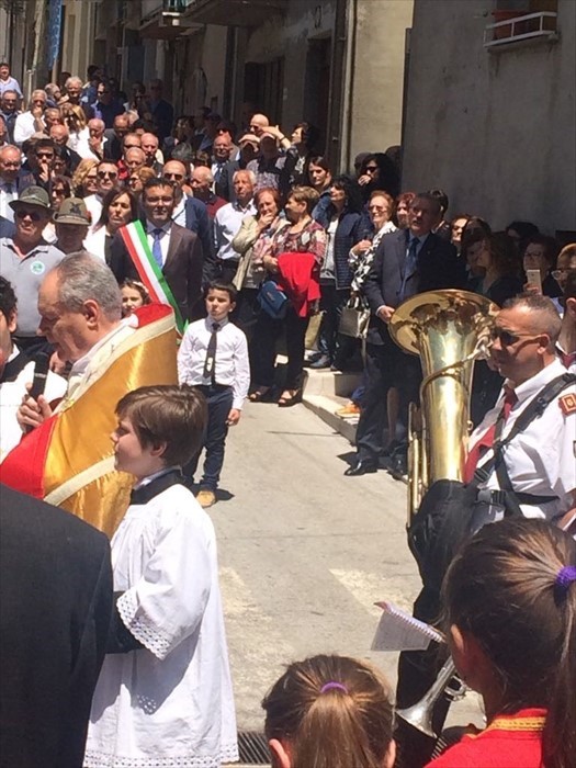 A Gissi si festeggia San Bernardino, in tanti alla processione per le vie del paese
