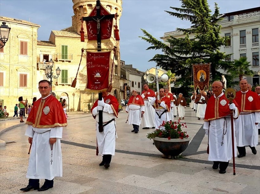 Festa della Madonna del Carmine, sentita processione nel centro storico