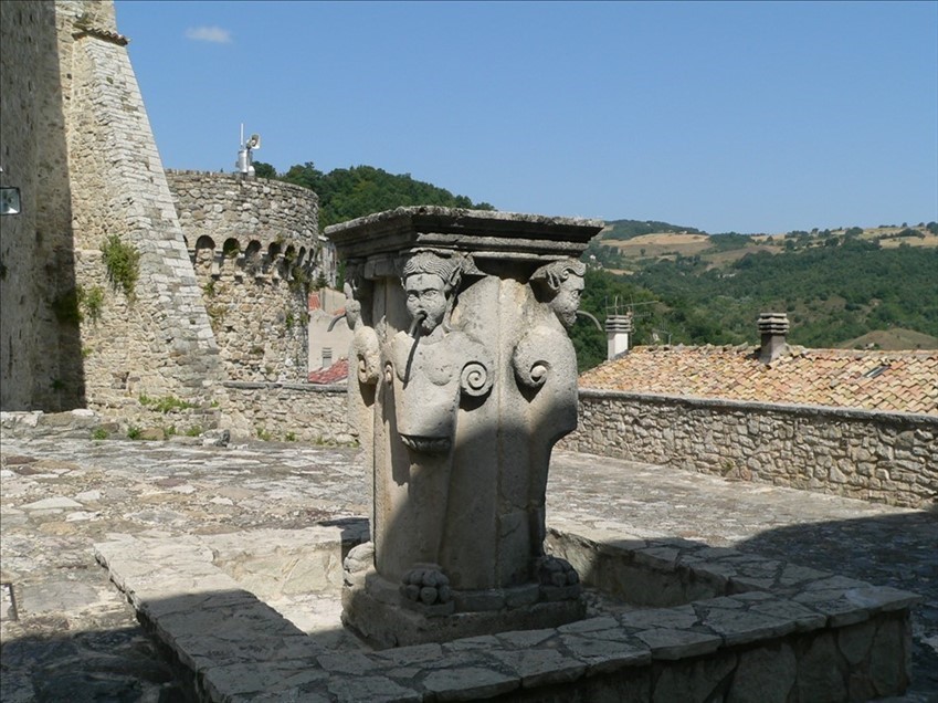 Il castello di Civitacampomarano