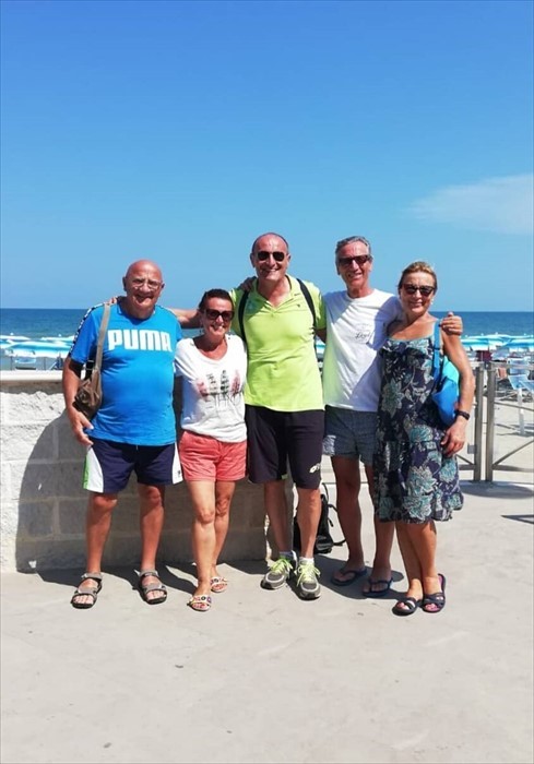 La famiglia di Michele Scarponi in visita a Vasto, colpiti da Punta Aderci e dalle bellezze di Vasto