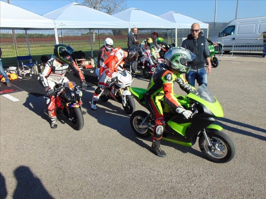 Motociclismo, grande festa in pista con i piloti Gianico e Zinni