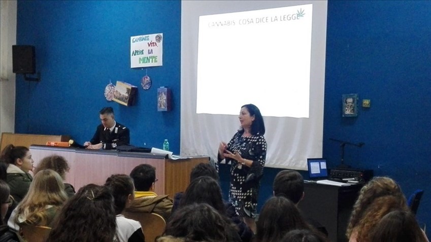 Lions Club di Larino, scuole e Carabinieri per parlare ai giovani di droghe leggere