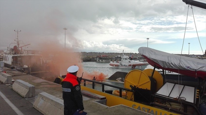 Esercitazione al Porto di Vasto, simulato incendio grave