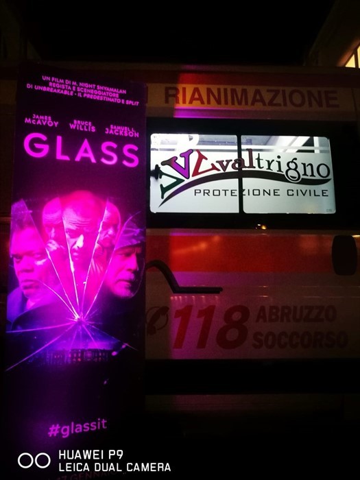 Una ambulanza della Valtrigno all'anteprima del film Glass