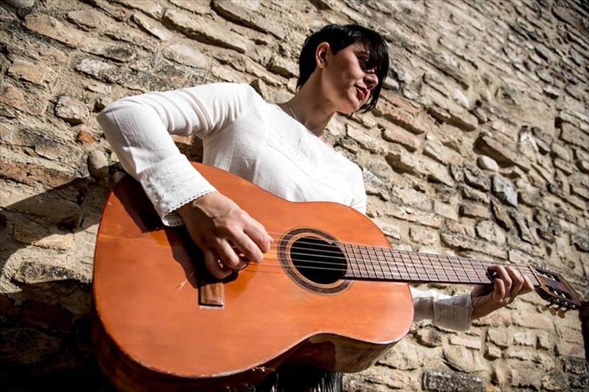 Dopo il successo all’Arciliuto di Roma la cantautrice Lara Molino selezionata da “Musicultura”