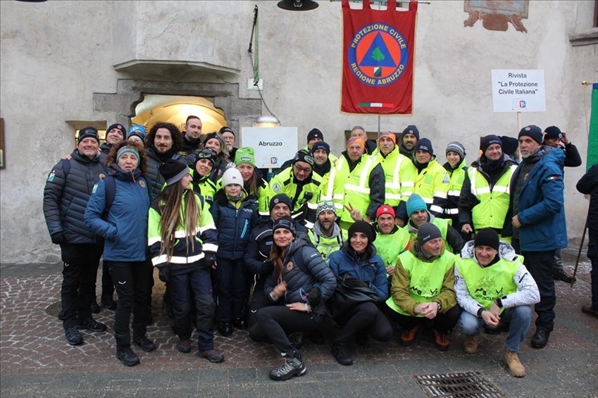 Delegazione della Valtrigno impegnata nel campionato di sci della Protezioni Civile