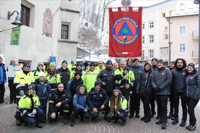 Delegazione della Valtrigno impegnata nel campionato di sci della Protezioni Civile