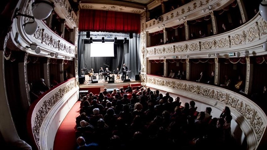 Applausi ed emozioni con David Riondino al Teatro Rossetti