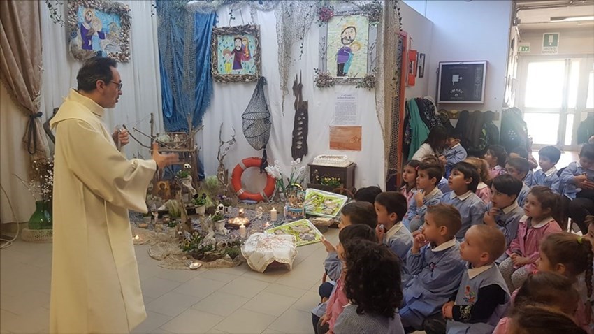 Benedetto l'altare di San Giuseppe dei piccoli alunni di Pantano Basso