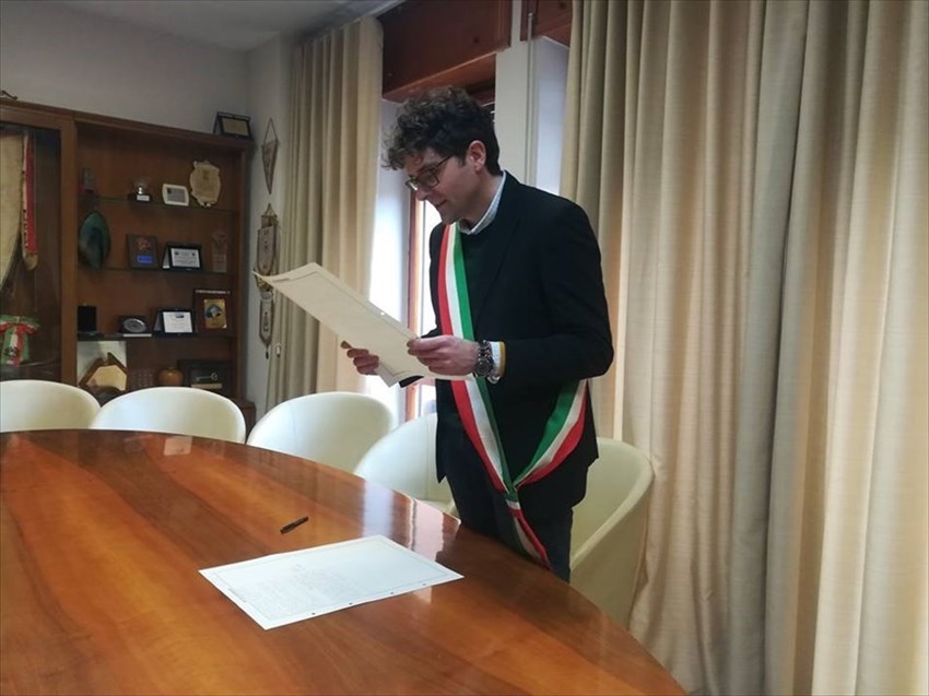 Il sindaco conferisce la cittadinanza italiana a Faitha Bouaziz