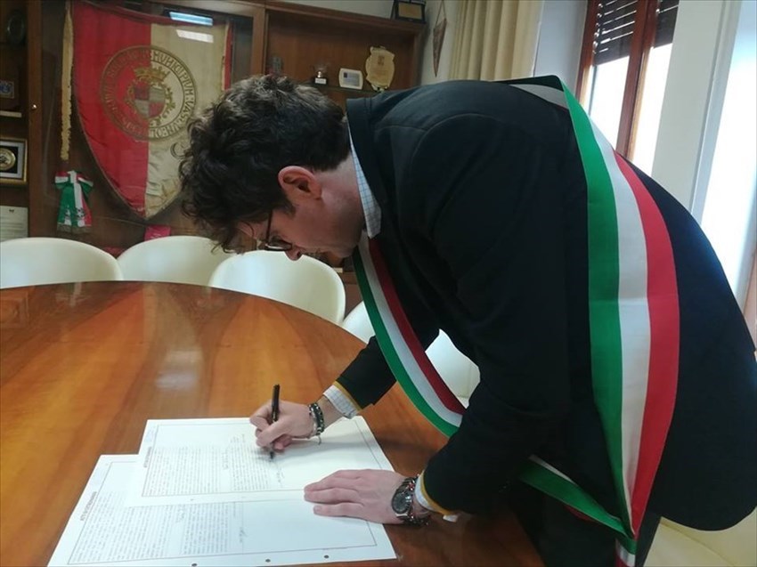 Il sindaco conferisce la cittadinanza italiana a Faitha Bouaziz