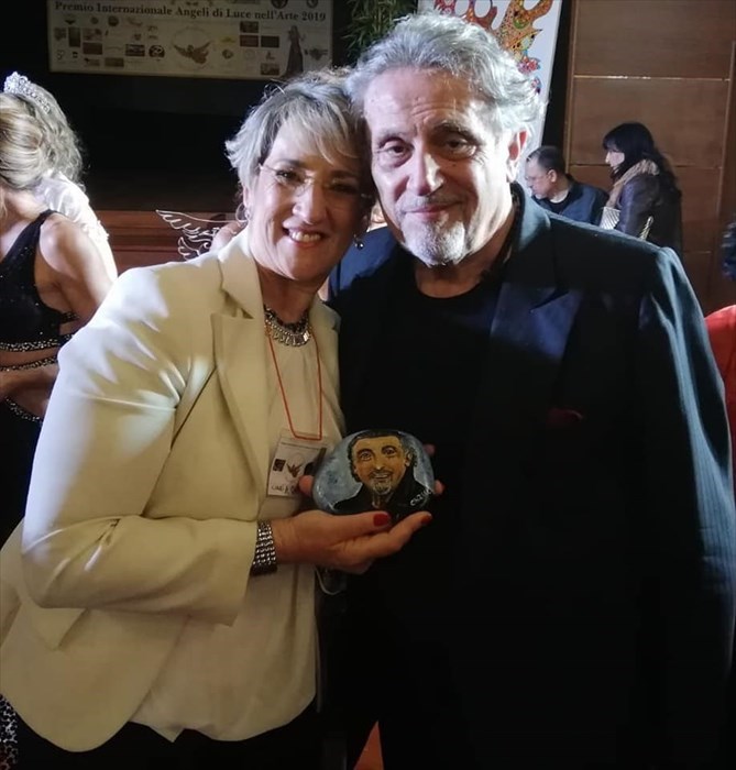L'artista Cinzia Corti premiata per le sue opera che raffigurano Vasto