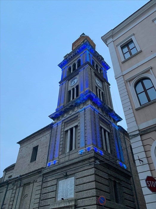 Giornata Mondiale Autismo, a Casalbordino la Torre Civica si colora di blu