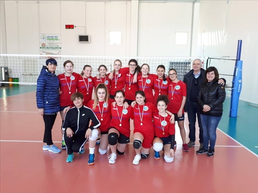 Paolucci, la squadra femminile di volley è Campione Provinciale