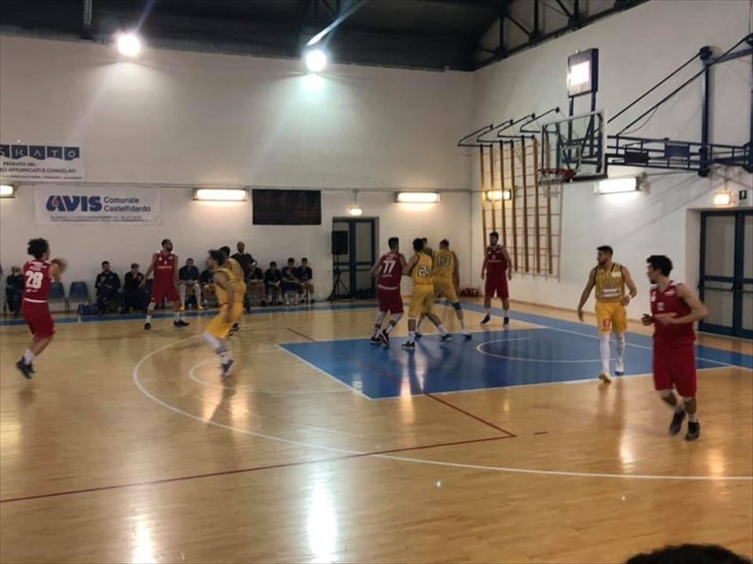 ​La Vasto Basket perde nel finale a Recanati, sarà decisiva Gara3
