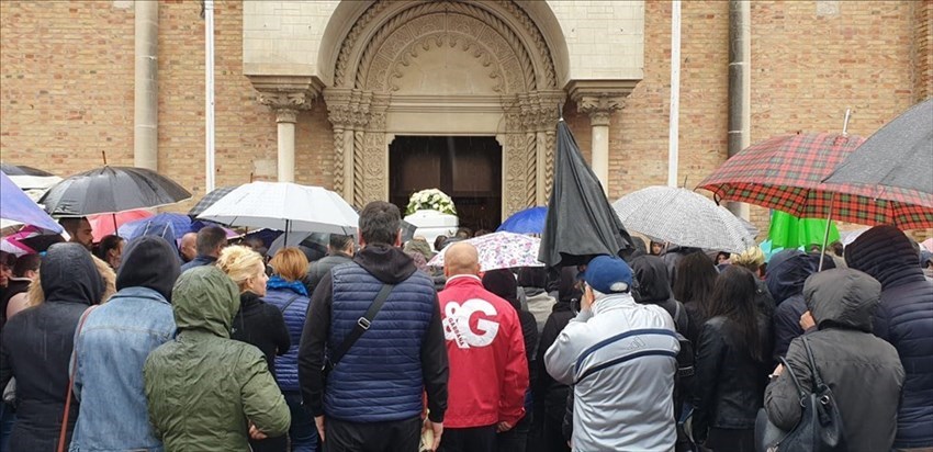 San Salvo si stringe in un abbraccio per l'ultimo saluto a Christian Cerbone