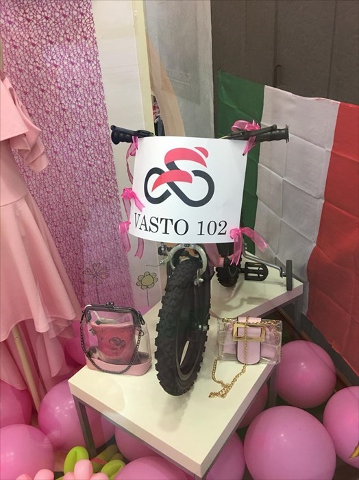 Giro d'Italia, a Vasto sale la febbre rosa