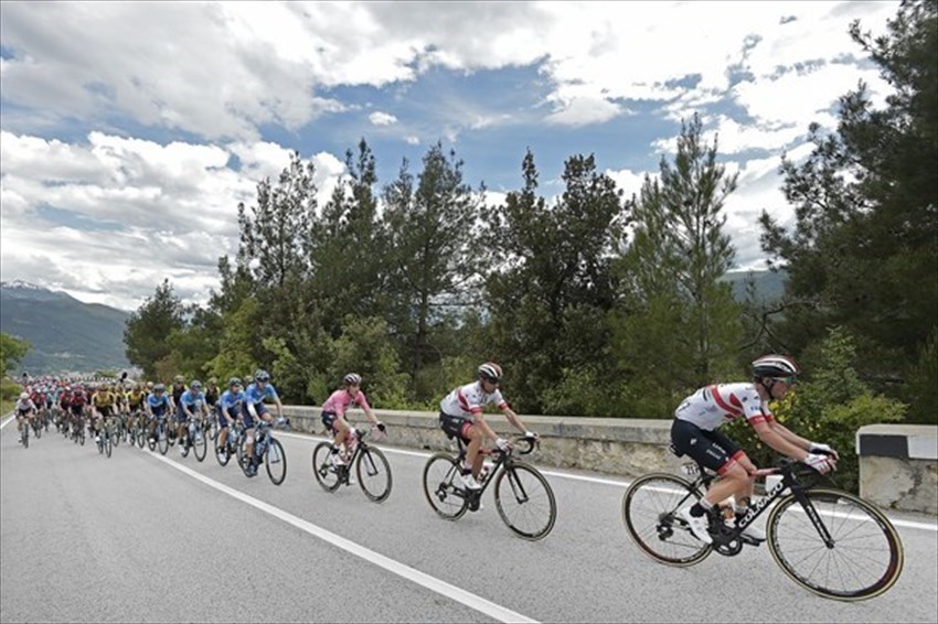 Giro d'Italia: Bilbao anticipa, Conti resiste